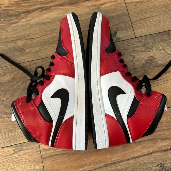 {like new} Nike Air Jordan 1 Mid Red/Black/White Sneakers - Picture 4 of 10